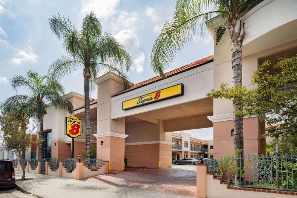 Super 8 by Wyndham North Hollywood Main image